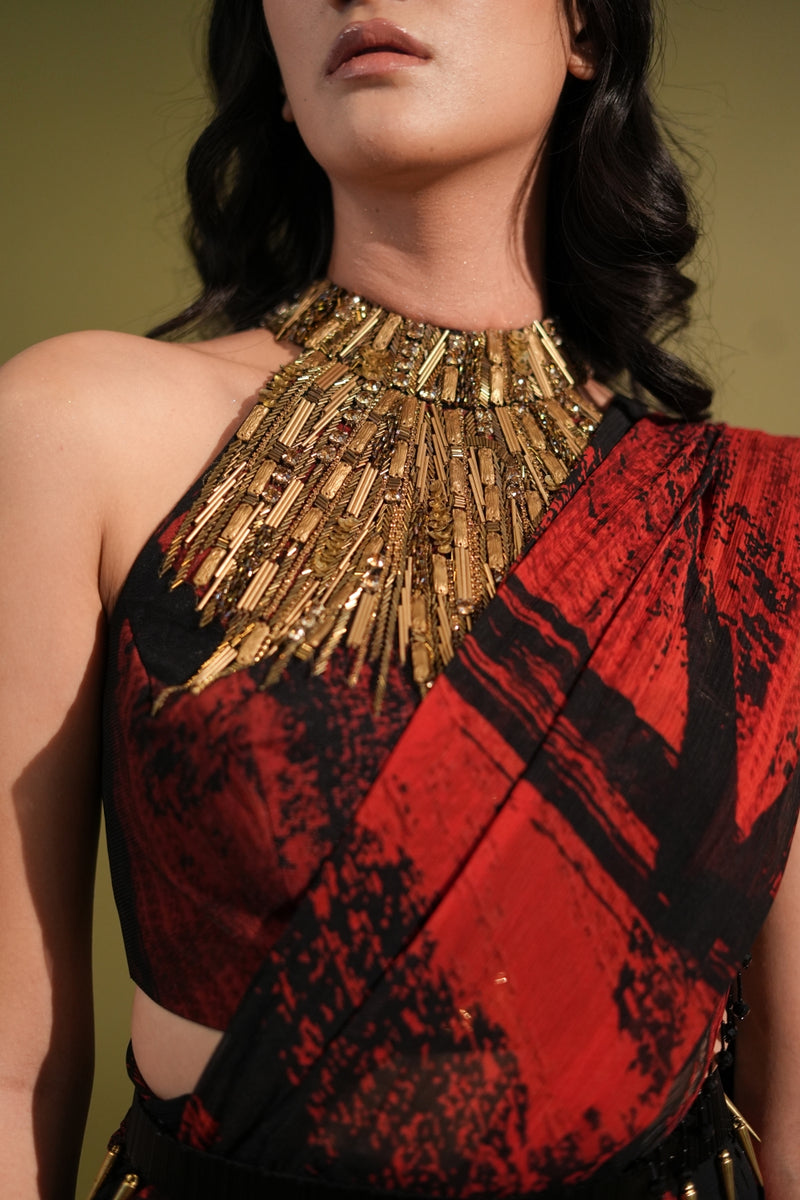 Red & Black Stroke Placement Print Saree Blouse Belt Set With Metallic Gold Embellishment