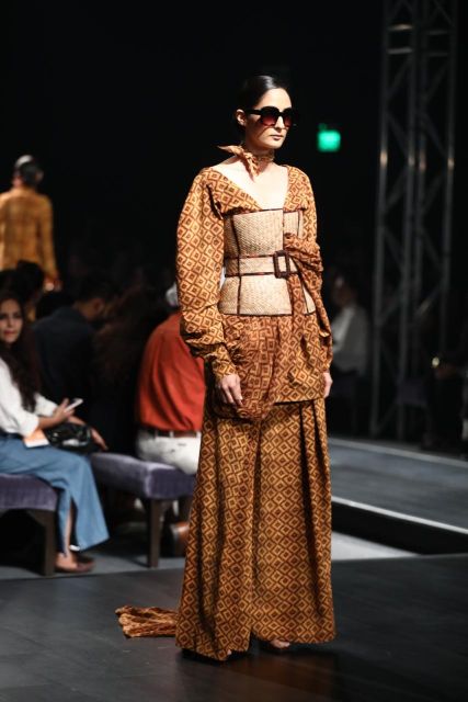 Tara Sutaria In Woven Bamboo Mat Corset With Belt