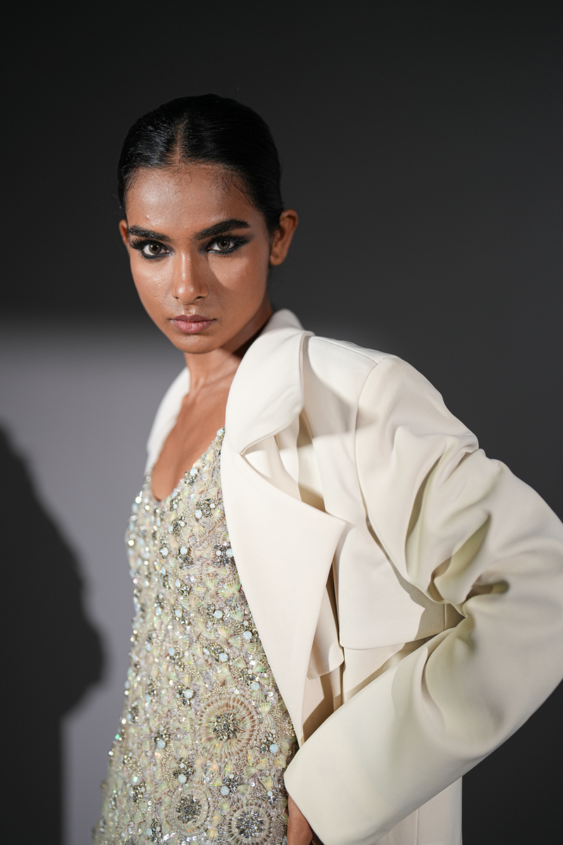 WHITE EMBROIDERED SHORT DRESS