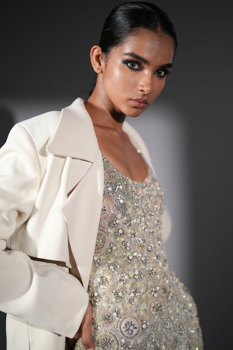 WHITE EMBROIDERED SHORT DRESS