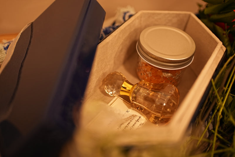 MANDARIN THEMED DIWALI GIFT BOX