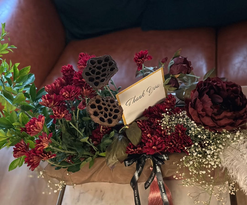 SIGNATURE BOX OF FLOWERS TO KEEP WITH PERFUMES