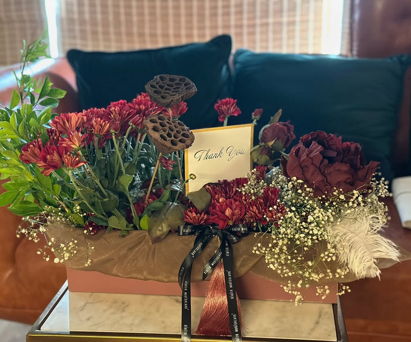 SIGNATURE BOX OF FLOWERS TO KEEP WITH PERFUMES