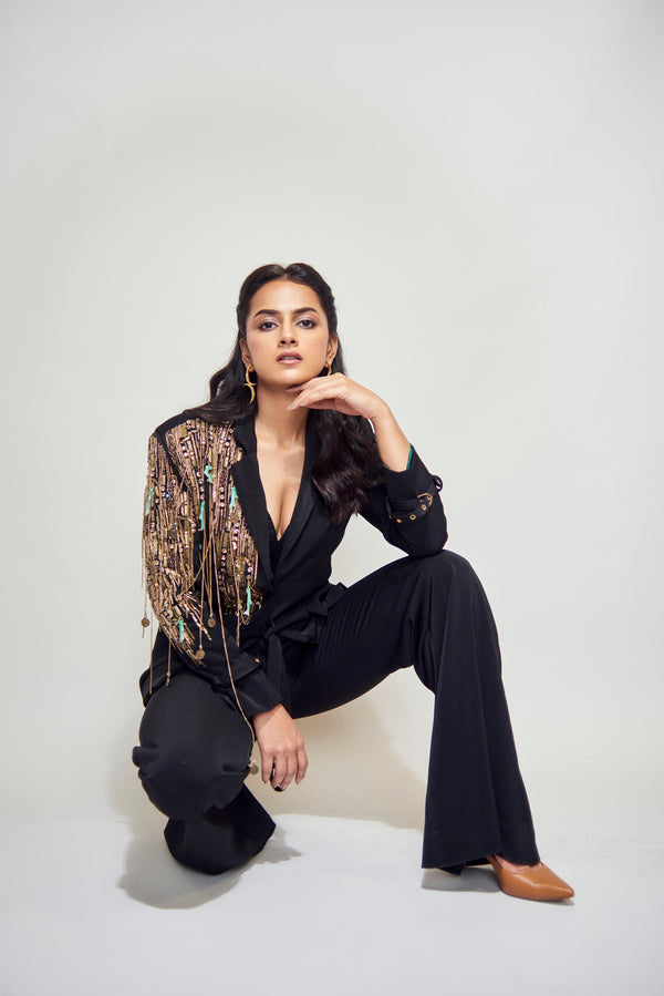 SHRADDHA SHRINATH IN BLACK PANTSUIT SET WITH METALLIC GOLD EMBELLISHMEMTS