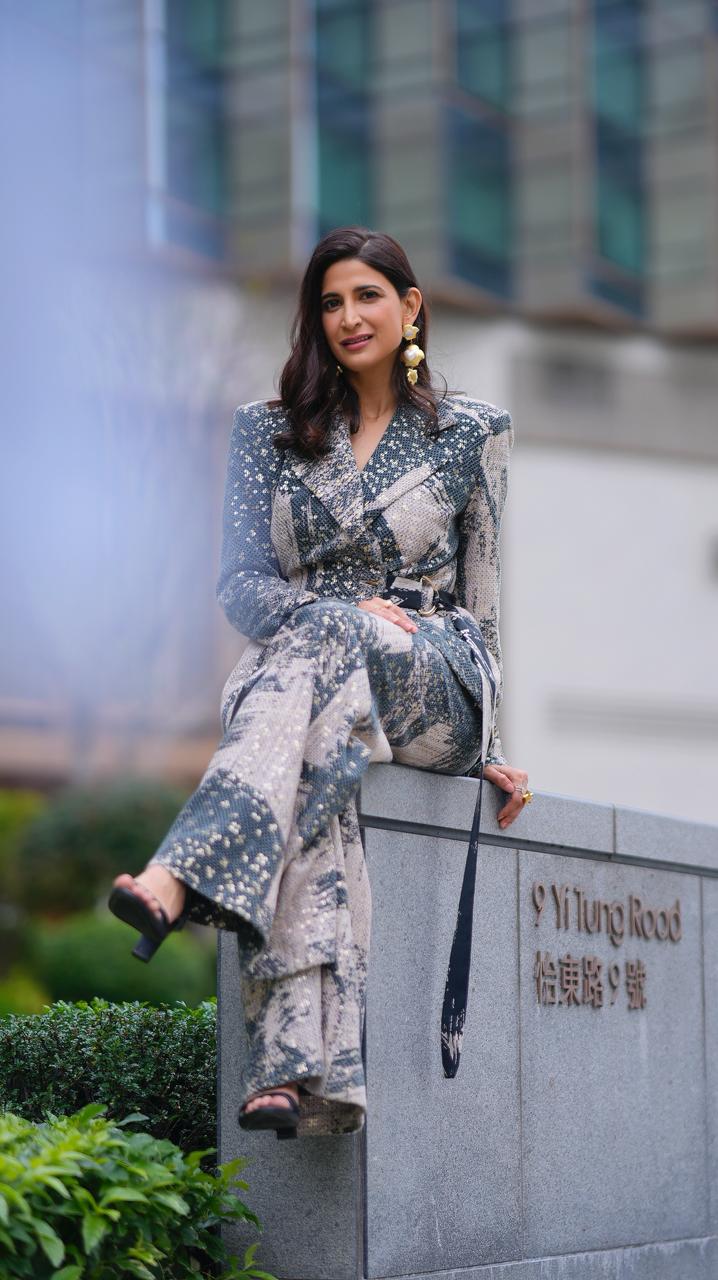 AAHANA KUMRA IN BLACK & WHITE STROKE PRINT PANTSUIT SET