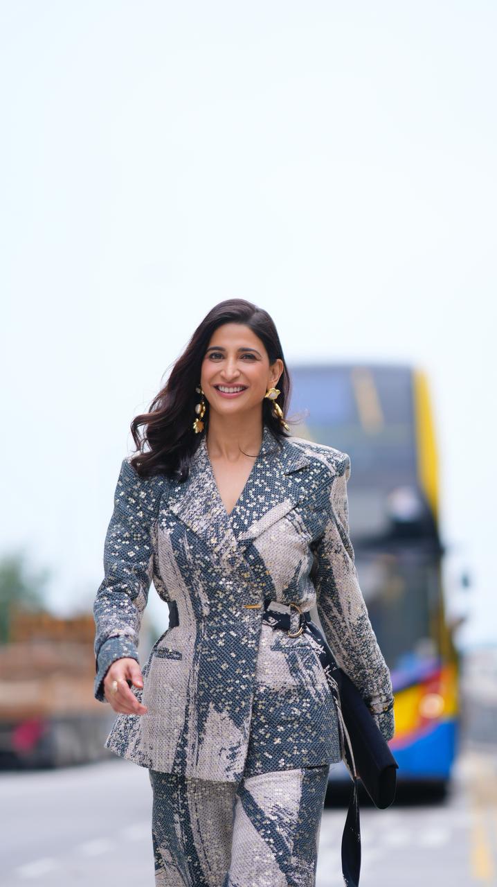 AAHANA KUMRA IN BLACK & WHITE STROKE PRINT PANTSUIT SET