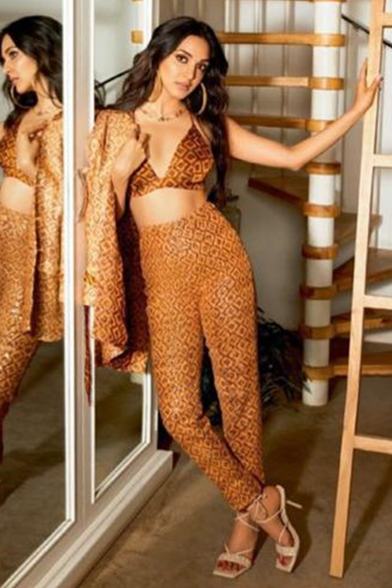 Kiara Advani In Sequin Sheeted Beige-Brown Basket Weave Print
